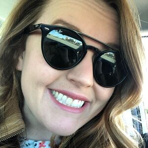 Meet your Posher, Lauren!!